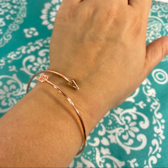 NWT💙💎ROSE💗GOLD TONE ARROW BRACELET💎💙BEAUTIFUL - Picture 7 of 8